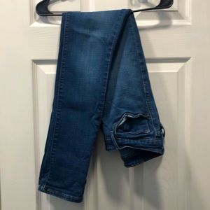 Levi Mid-Rise Skinny - Sz 8
